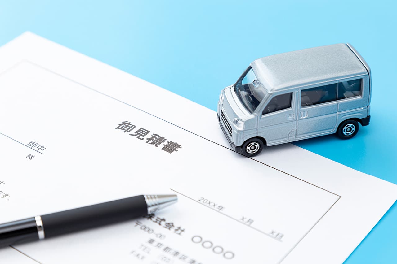 見積書とミニカー